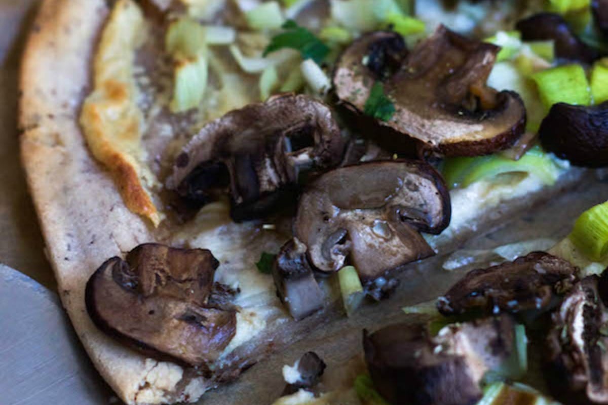 Mushroom and Leek Flatbread Pizza [Vegan, Gluten-Free]