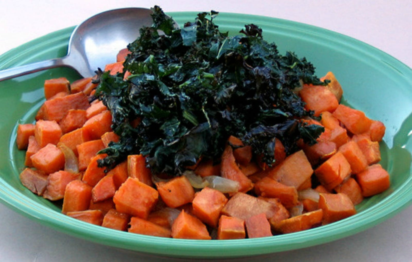 Roasted-Sweet-Potatoes-with-Shallots-and-Crispy-Kale-Ribbons_0