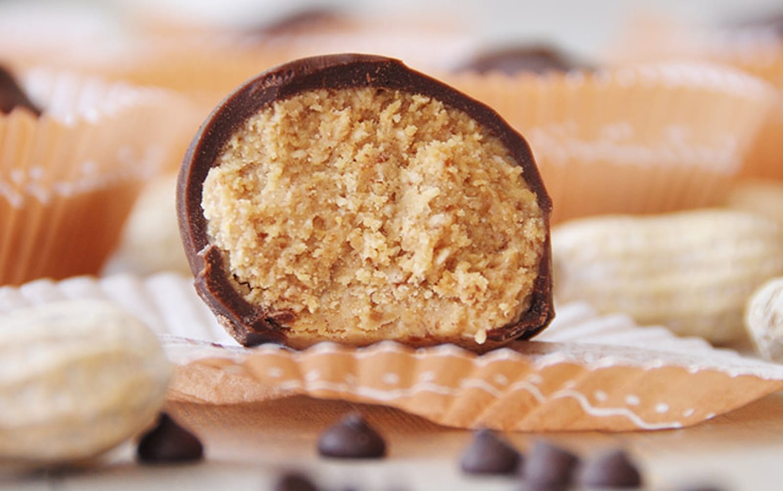 5 Ingredient No-Bake Peanut Butter Cup Energy Bites [Vegan, Gluten-Free]