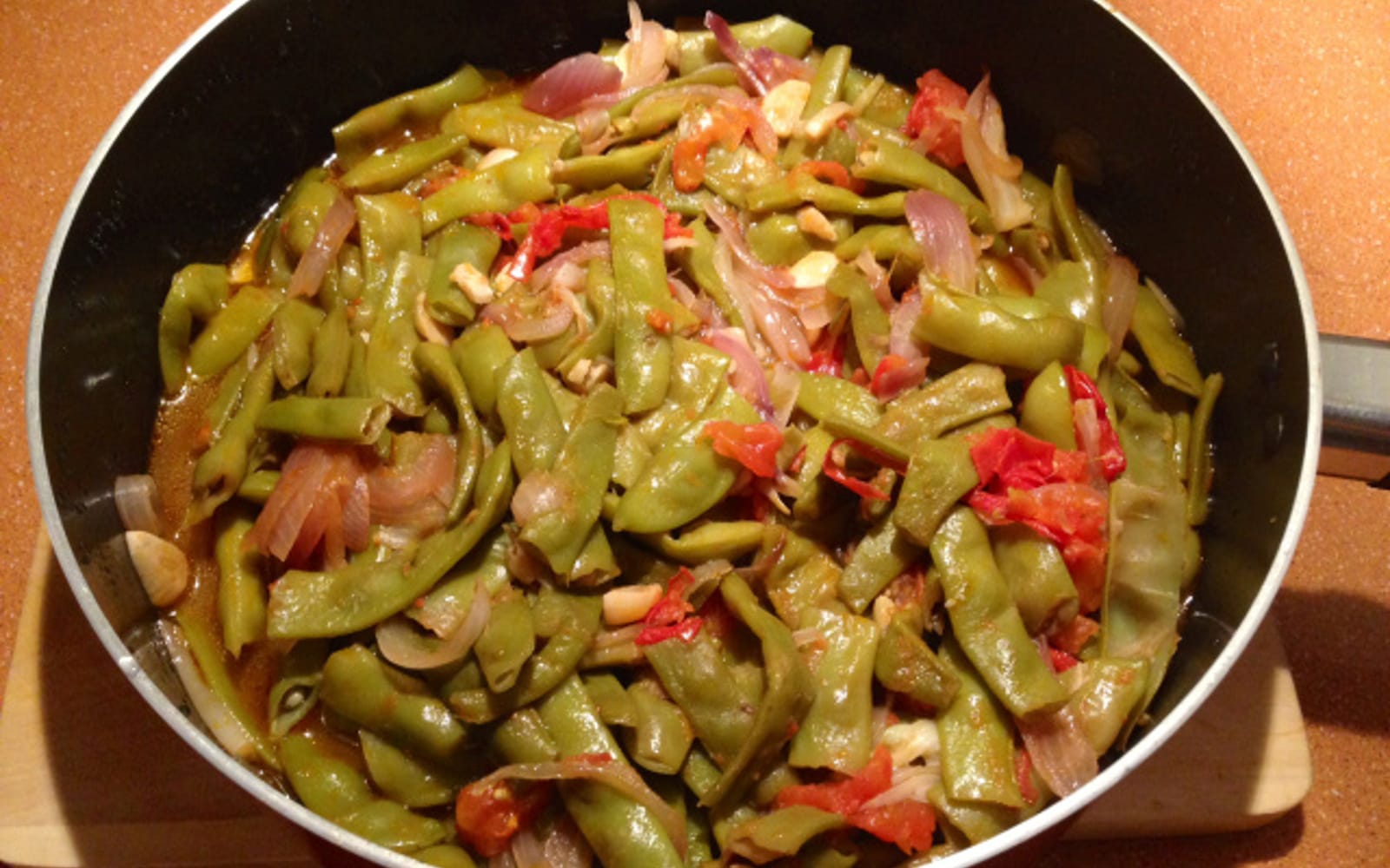 Loubia B'Zeit — Mediterranean Green Beans With Tomatoes