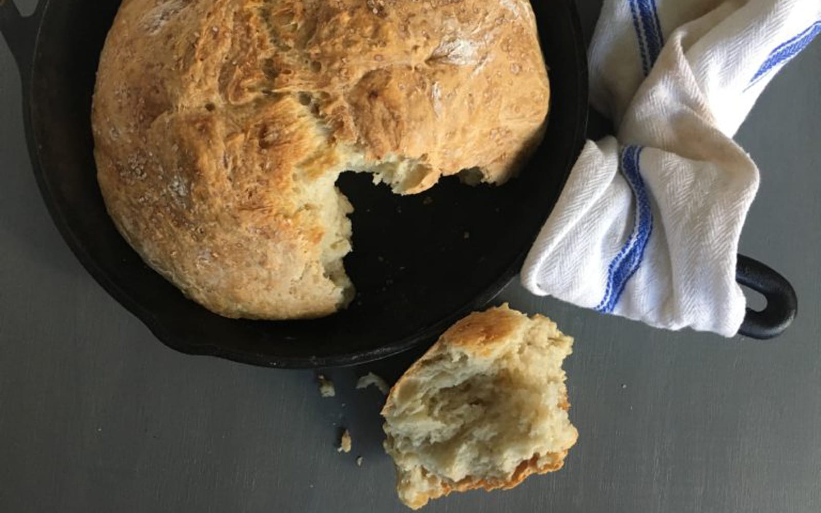 Vegan Roasted Garlic Skillet Bread