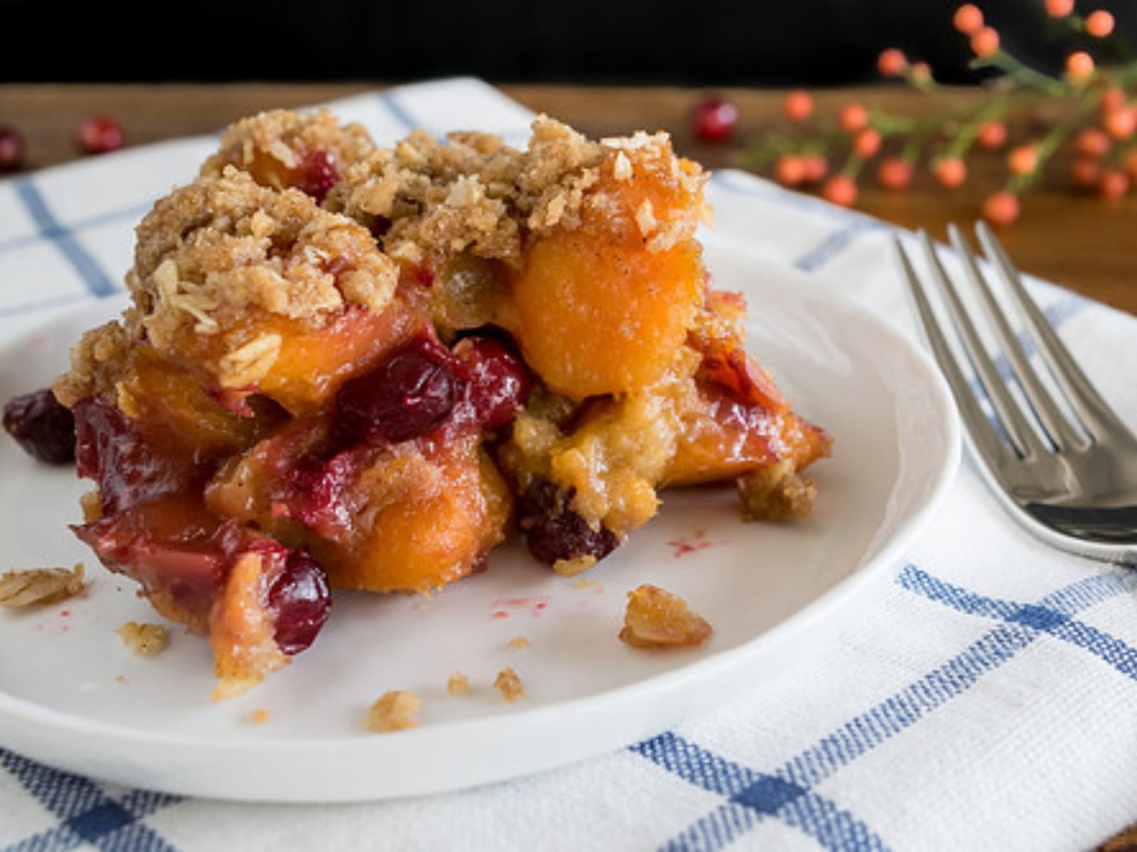 Baked Sweet Potatoes and Cranberries With Cinnamon Oat Crumble