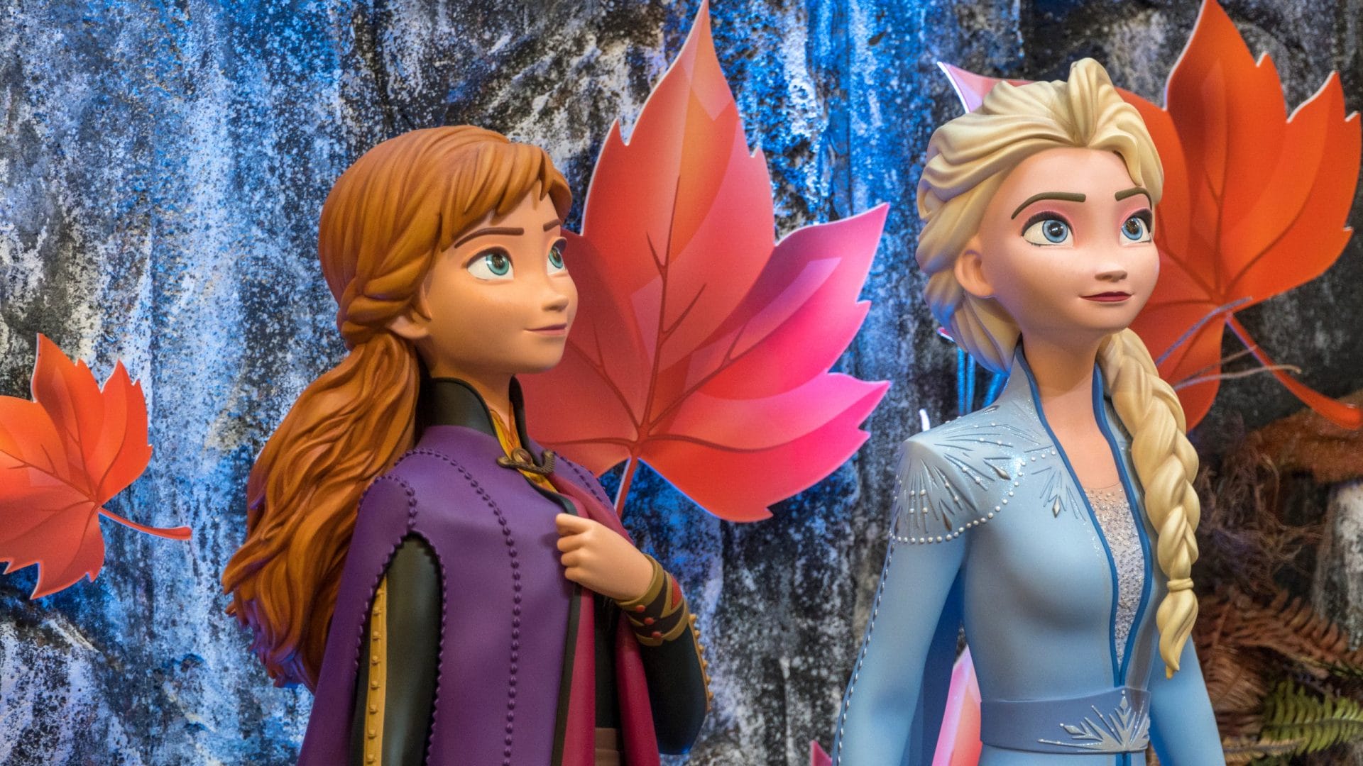 Anna and Elsa Frozen Figurine