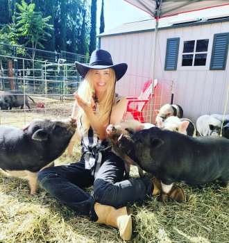 Country singer Simone Reyes with the piggies from UnchainedTV's Pig Little Lies
